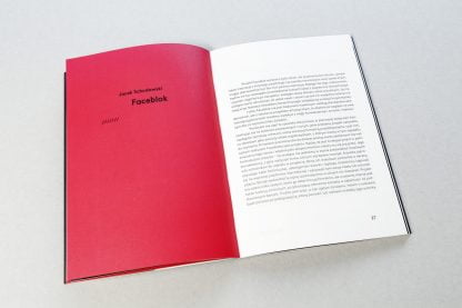 Otwarta książka, po lewj czerwona strona z czarnym napisem Faceblok, po prawej biała strona z czarnym tekstem.